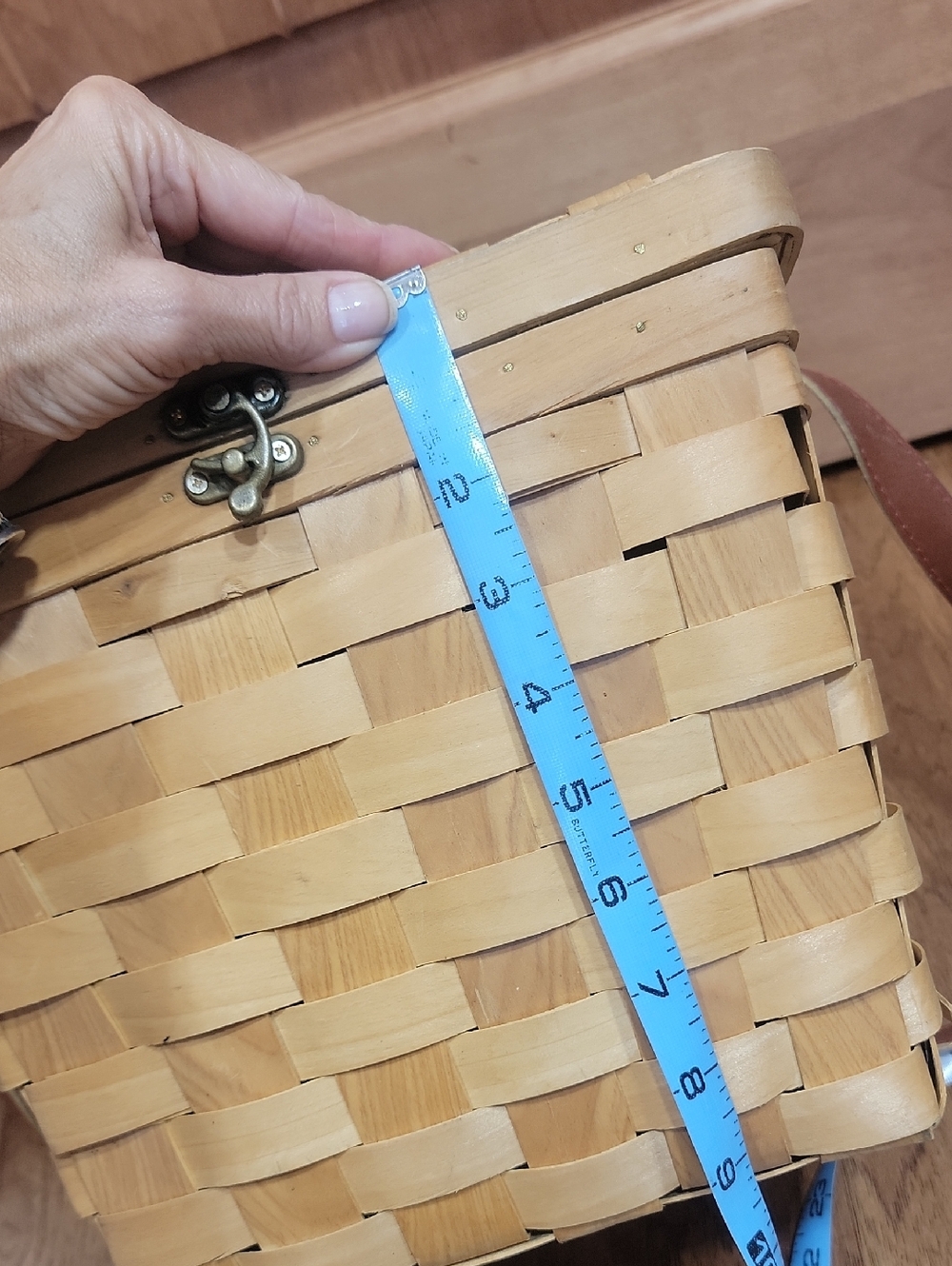 Split Cedar Picnic & Wine Basket - Picture 11 of 13
